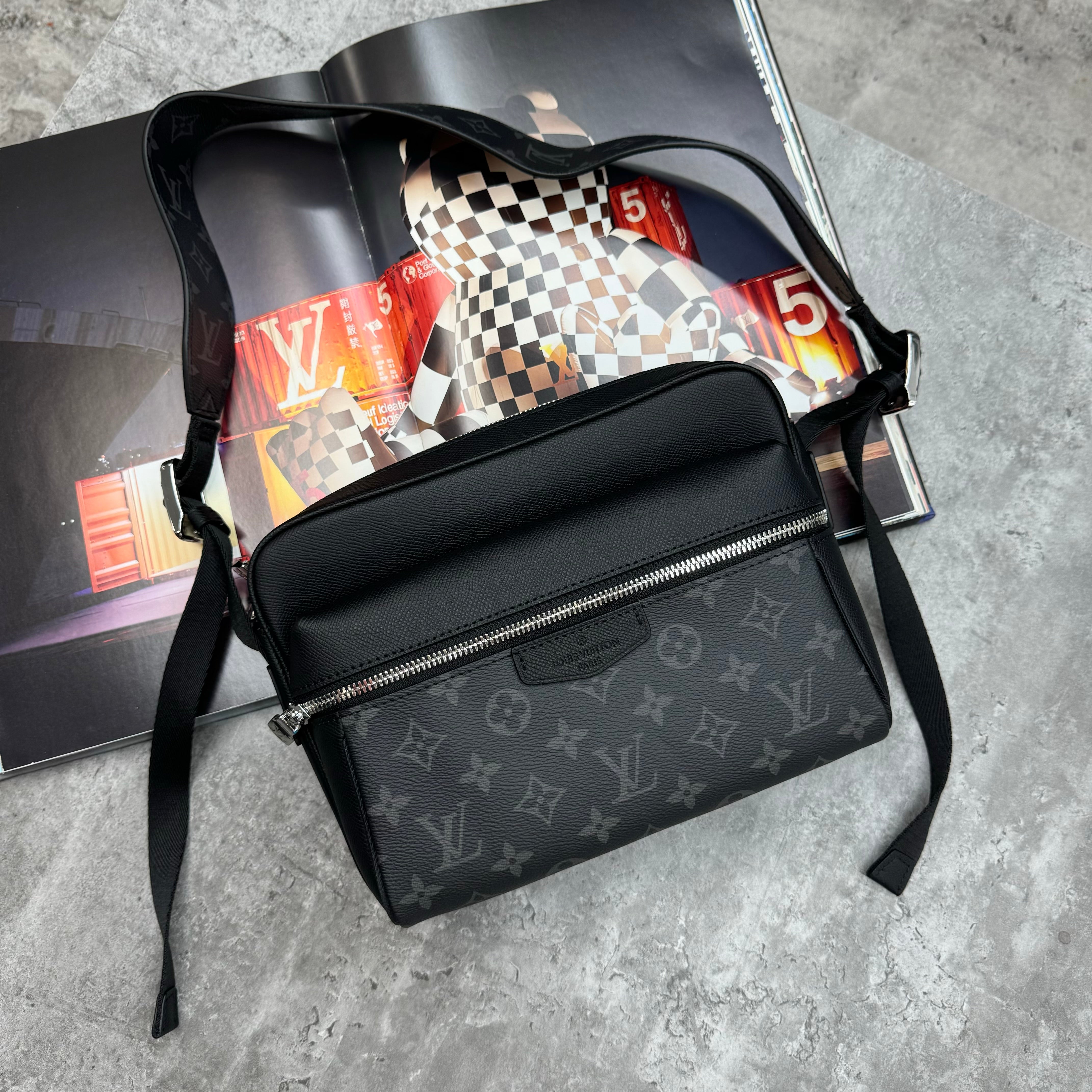 LOUIS VUITTON OUTDOOR MESSENGER BAG