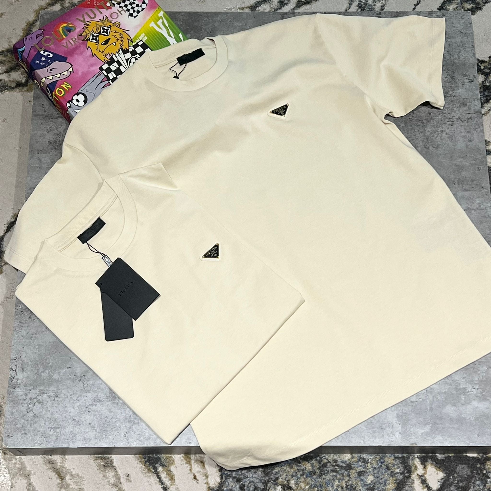 PRADA METAL BADGE T SHIRT - SAND