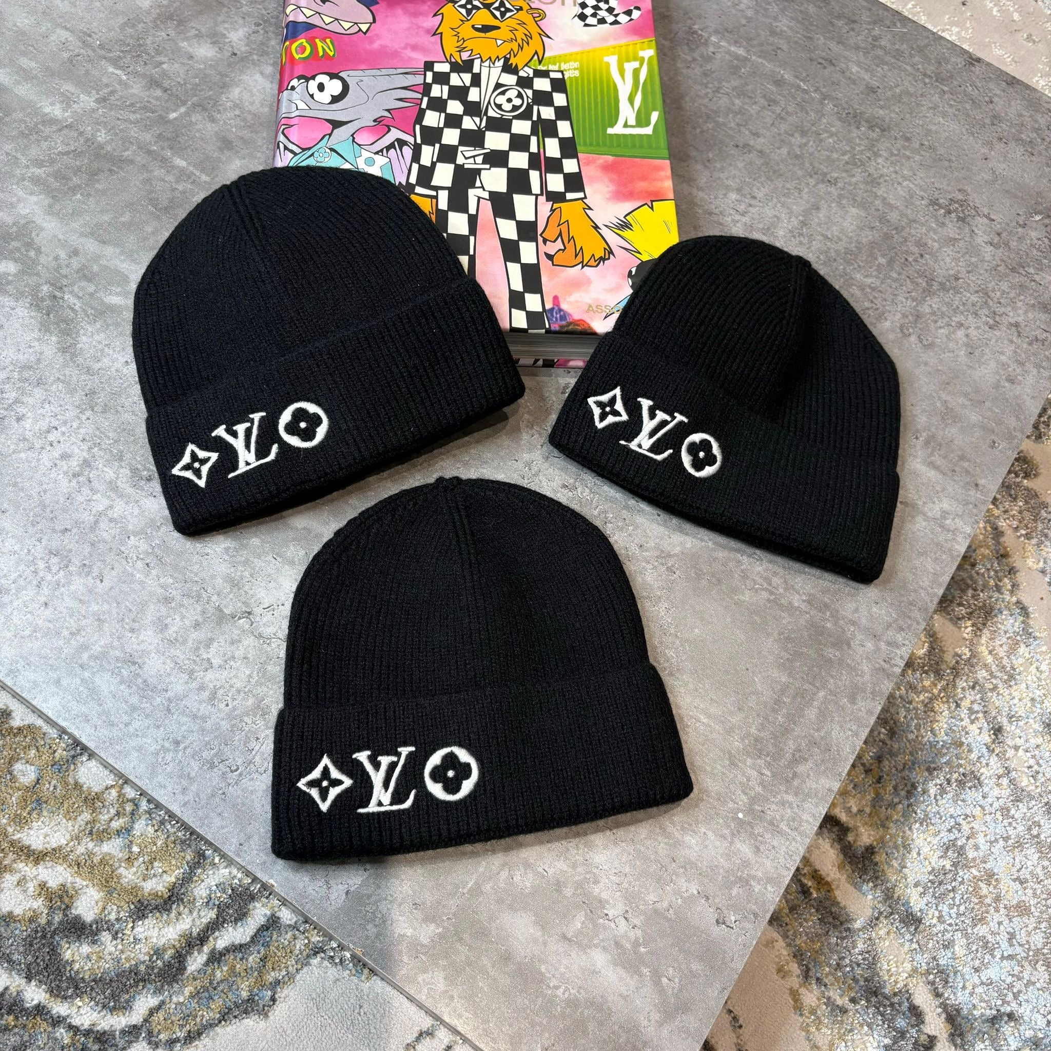 LV BEANIE - BLACK & WHITE