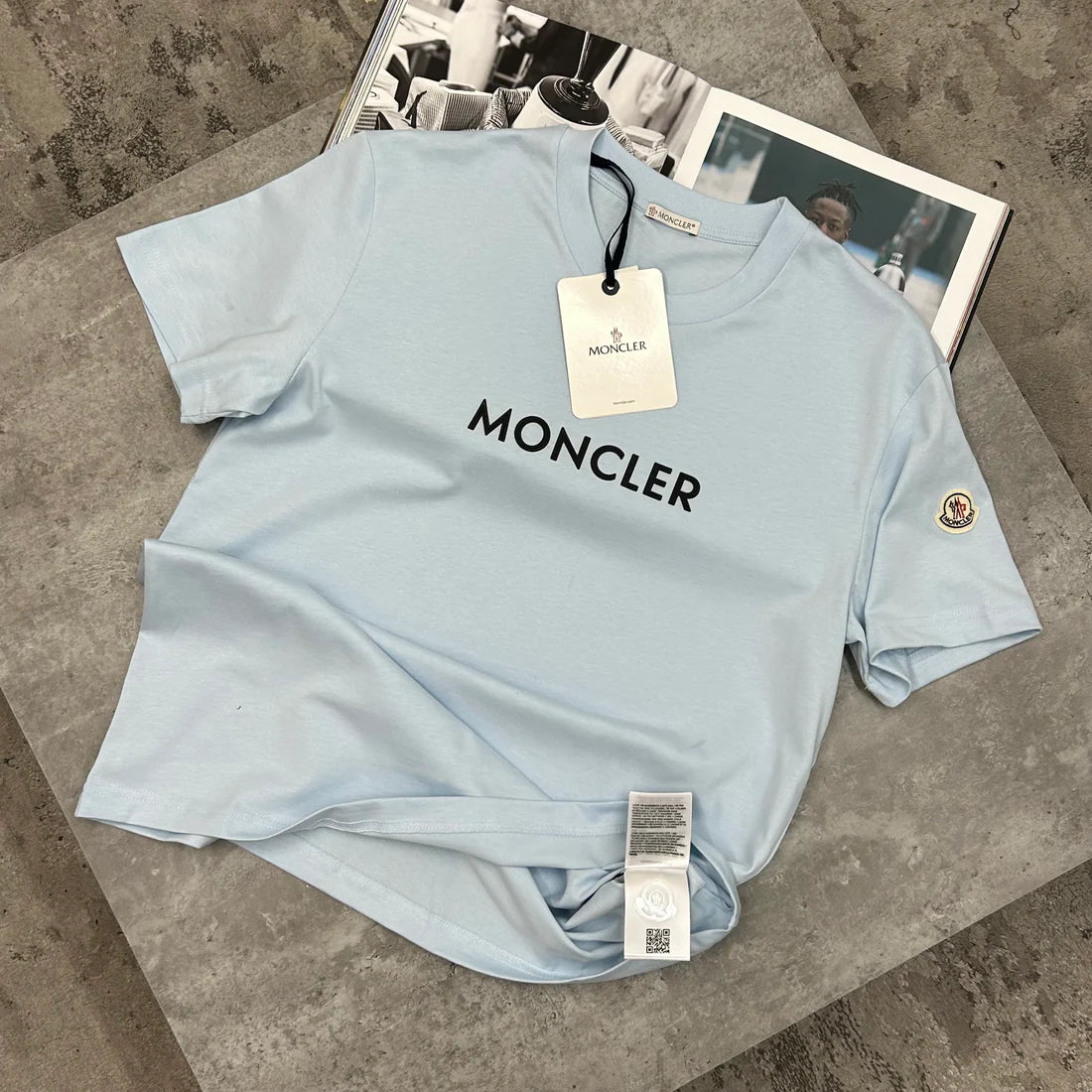 MONCLER CENTRE LOGO T SHIRT - SKY BLUE