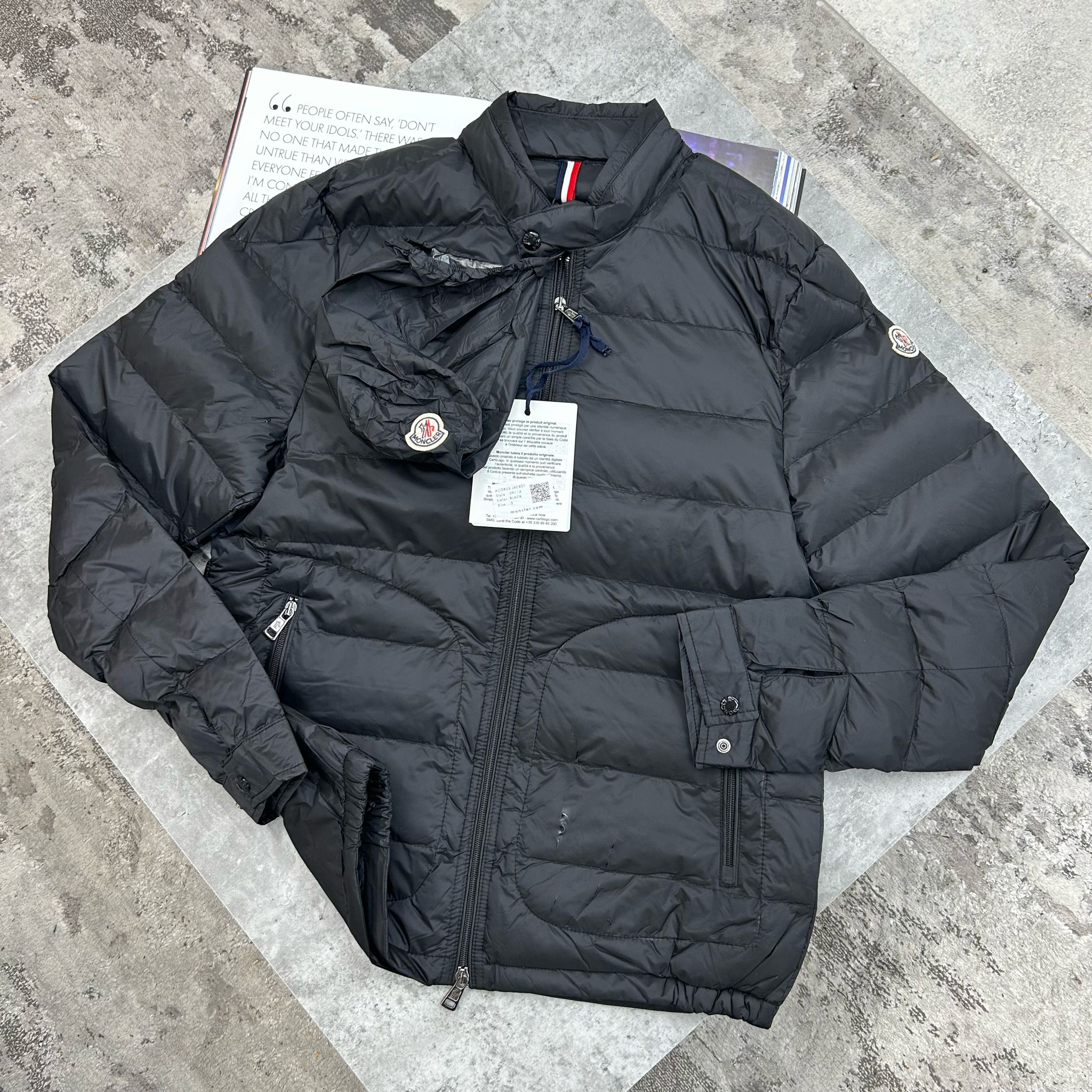 MONCLER ACORUS SHORT DOWN JACKET - BLACK