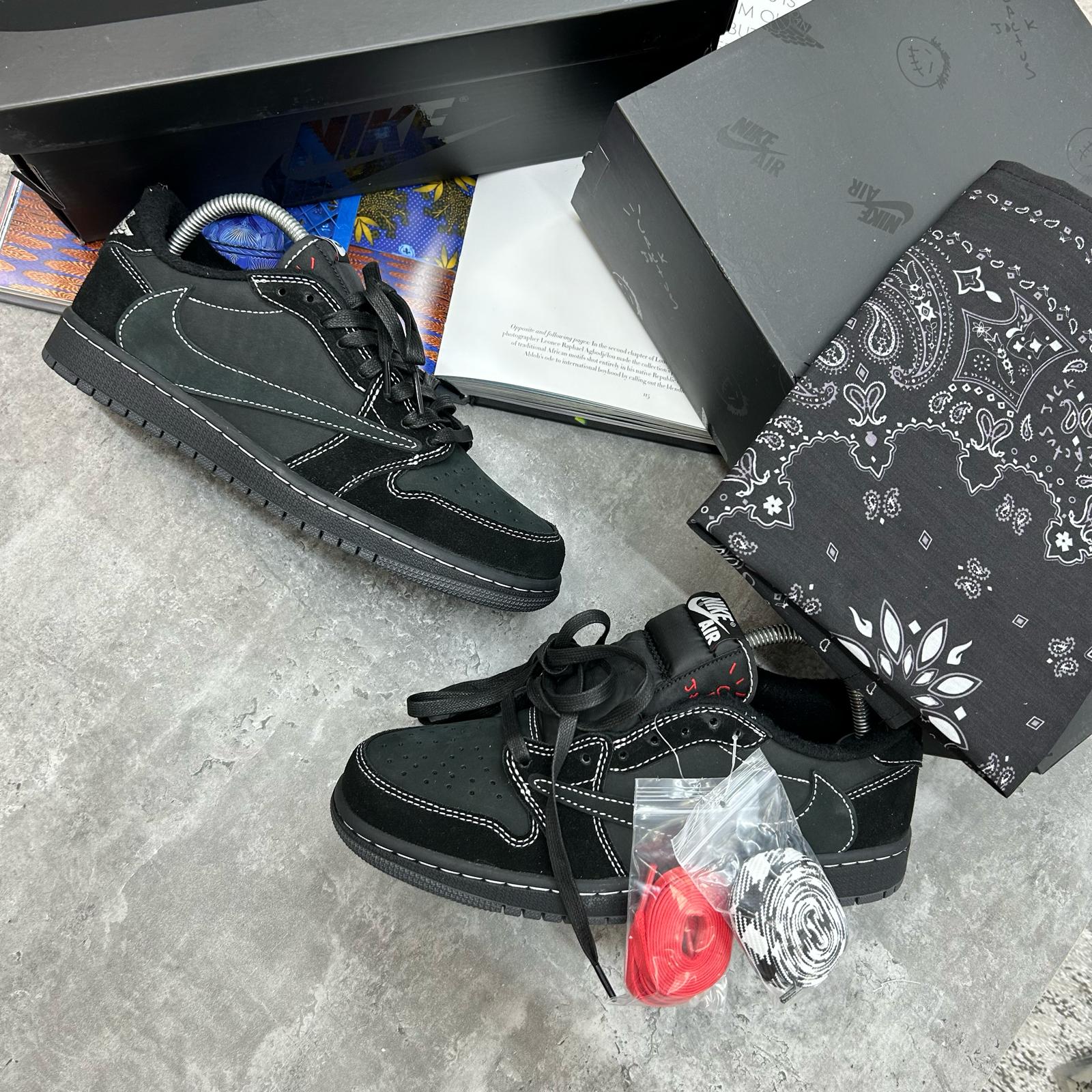 NIKE X TRAVIS SCOTT AIR JORDAN 1 - PHANTOM BLACK