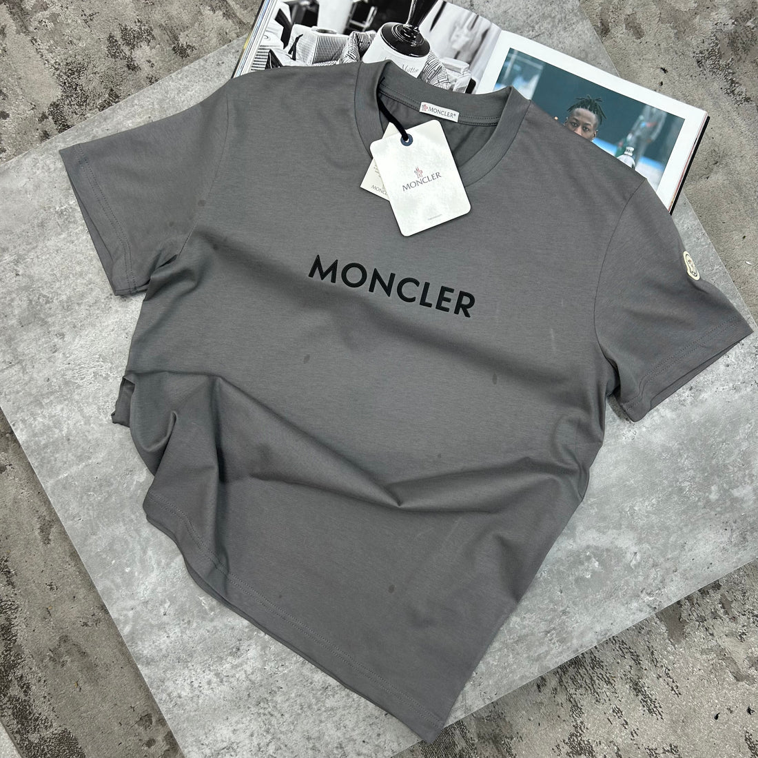 MONCLER CENTRE LOGO T SHIRT - CHARCOAL