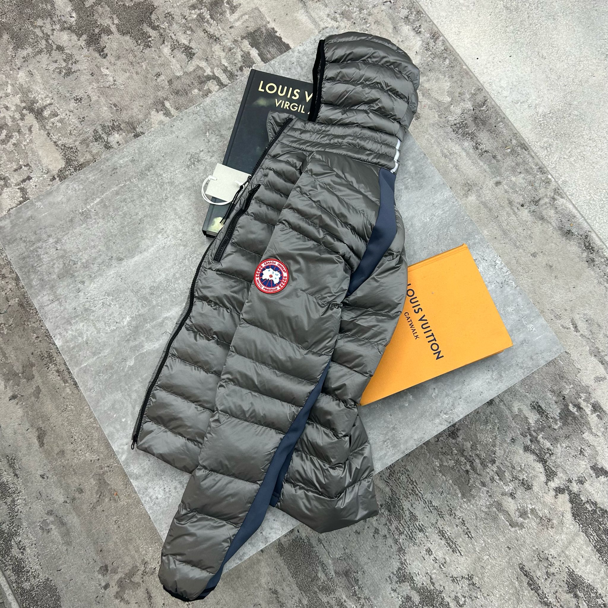 CANADA GOOSE HYBRIDGE LITE TECH HOODIE - GREY