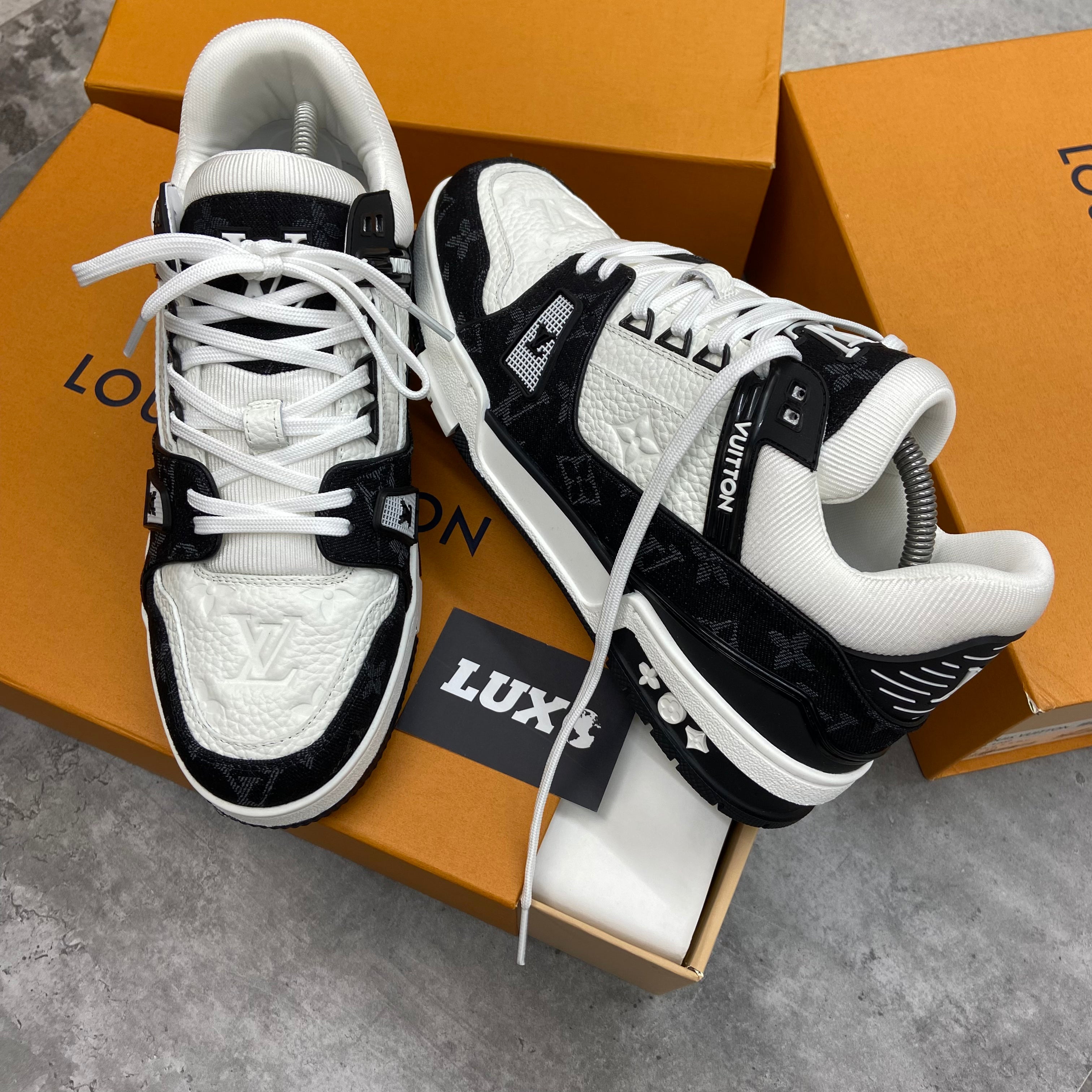 LOUIS VUITTON TRAINER - BLACK / WHITE