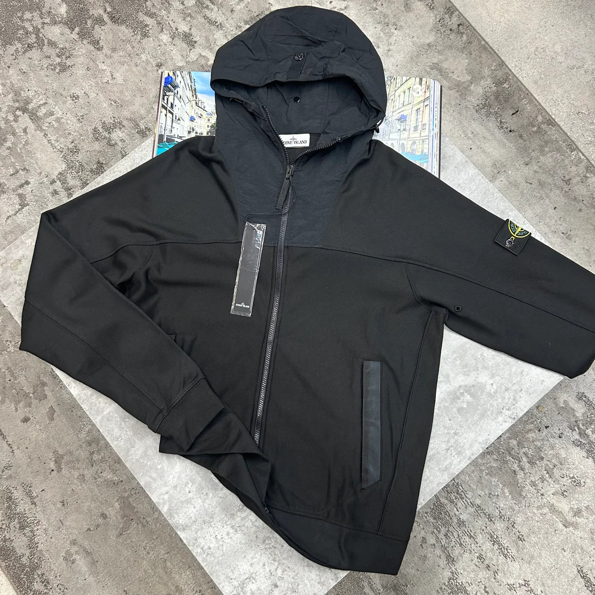 STONE ISLAND HOODED JACKET - BLACK