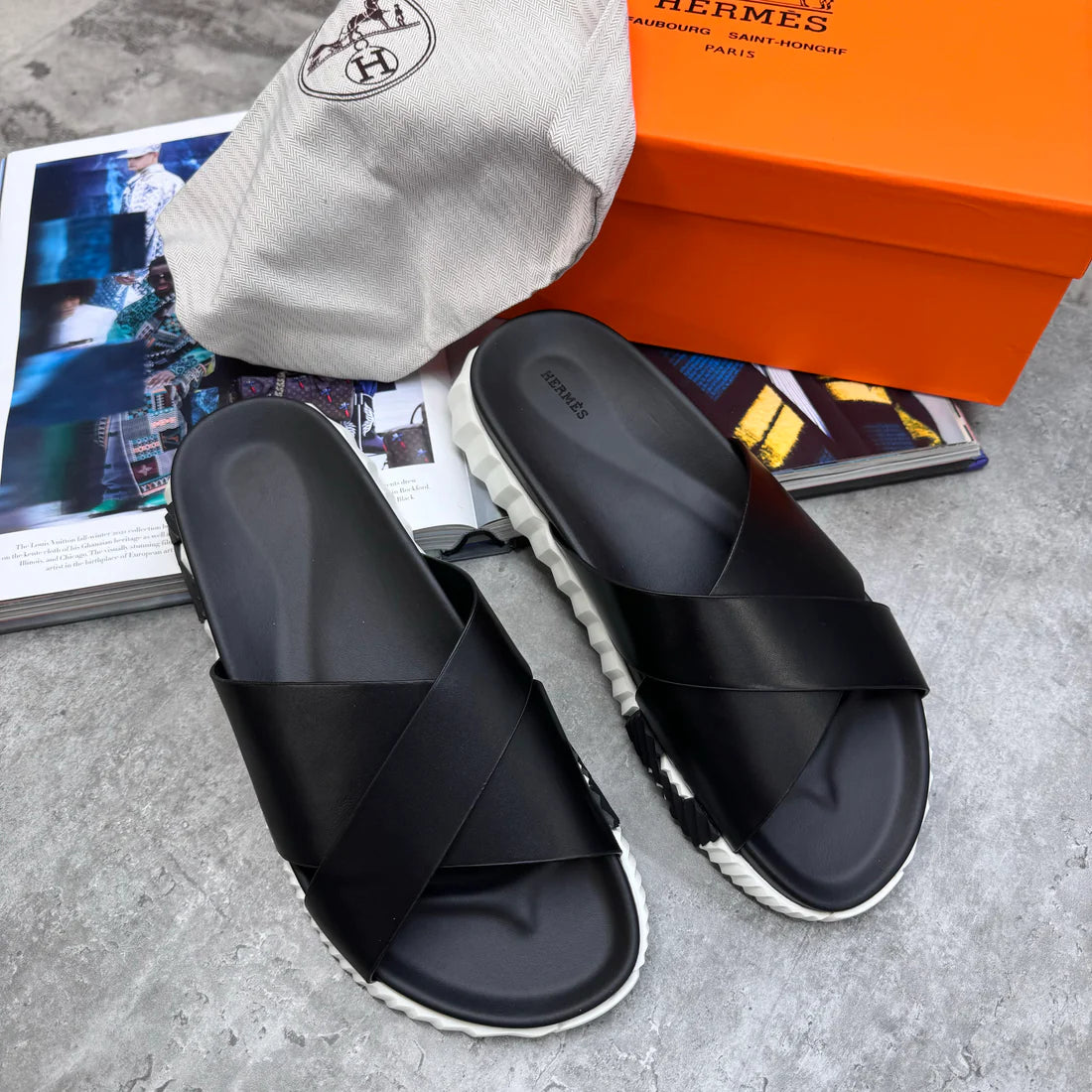 HERMES SLIDES - BLACK / WHITE