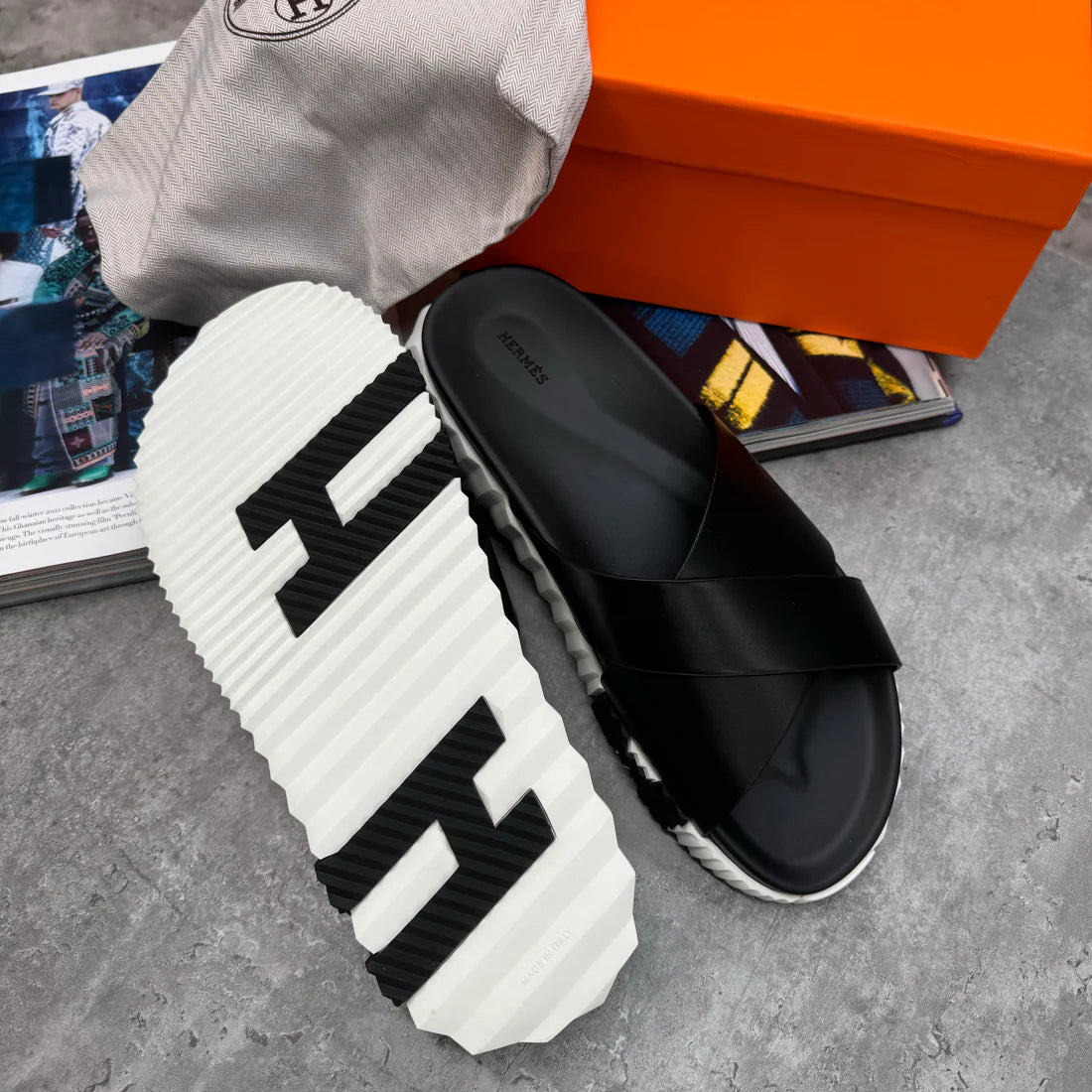 HERMES SLIDES - BLACK / WHITE