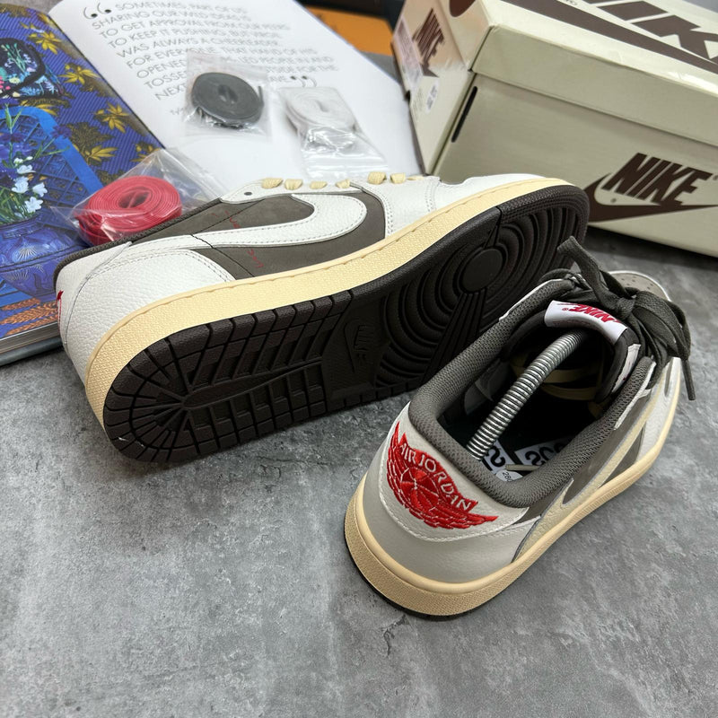 NIKE X TRAVIS SCOTT AIR JORDAN 1 - REVERSE MOCHA